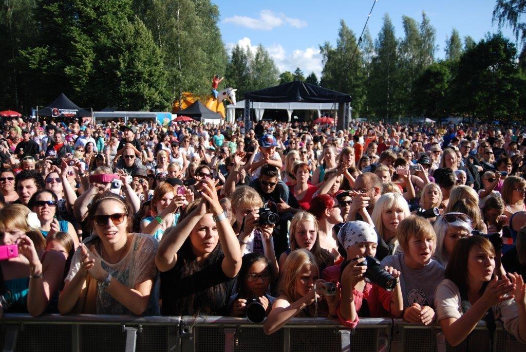 3. Pehmeät vetovoimatekijät Pehmeät tekijät ovat enemmän pito- kuin vetovoimatekijöitä: pehmeiden vetovoimatekijöiden korostuu alueelle saapumisen jälkeen viihtyvyytenä ja mukavuutena.