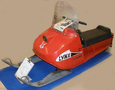 Malli: Lynx 20-1969 Moottori Vuosi: Kuva Skidoo LYNX Kelkkoja maailmalla: Kuvan kelkan omistaa: Kelkkamuseo Kemijärvellä Telamatto: mitat: 38 x 235