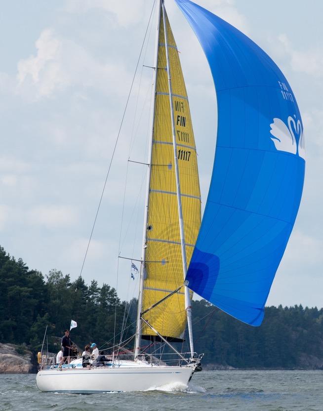 Kommodorin tervehdys Satamamme tarjoaa hyvät ja turvalliset veneilypalvelut Westend Sailors Jäsentiedote 2017 Viime purjehduskesä sujui seuramme osalta hyvin.