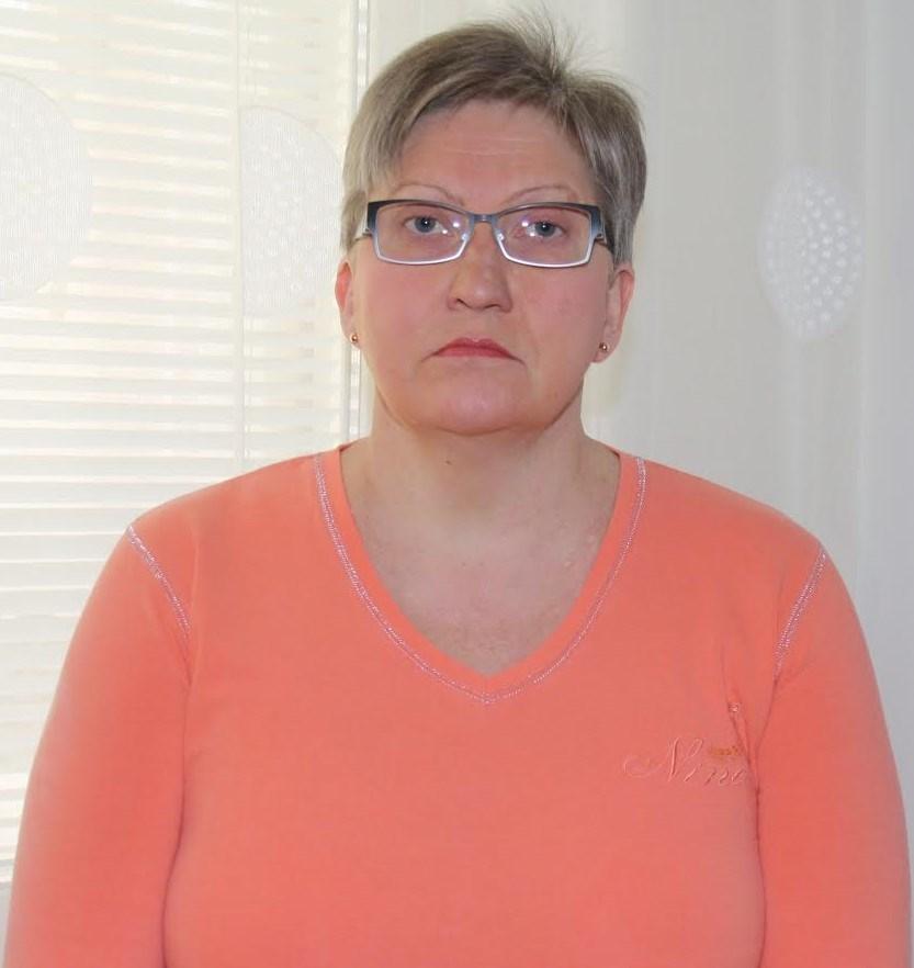 ~TUKISÄHKÖPOSTIN VASTAAJAN HAASTATTELU~ Kuka olet ja miten pitkään olet toiminut tukisähköpostin vastaajana? - Olen Tarja Hautala, 57-vuotias, naimisissa, kolme lasta ja kaksi lastenlasta.