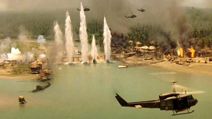 16 KUVA 6. Kuvankaappaus elokuvasta Apocalypse Now (1979). Laajassa kokokuvassa hahmo esitellään kokonaisena, ja hänen ympärillään on paljon ympäristöä.