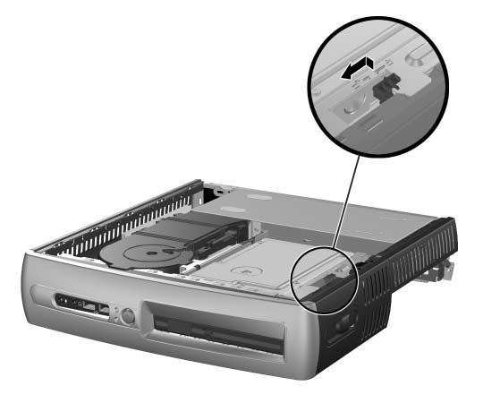 1. MultiBay-turvasalvan vapauttaminen edellyttää, että ylähuoltopaneeli poistetaan.