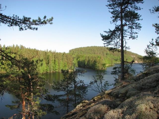 SUOMENNIEMEN RETKEILYREITIT Irja Hannosen luontopolku Irja Hannosen polku on 3,8 km pitkä luontopolku, joka kiertelee Kuolimon rannoilla ja Kuituran vanhojen metsien suojelualueella (37 ha).