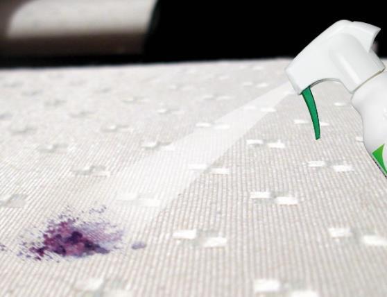 Sisustustekstiilien pesu Softcare Tekstiilipesu 500 ml Pesuaineen annetaan vaikuttaa hetki ennen pesua. Sen jälkeen pyyhitään lika kostutetulla froteeliinalla huolellisesti pois.