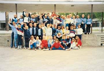 Olarissa ei ollut kovin paljon tarjontaa lasten ja nuorten harrastustoiminnassa, joten seuran oli helppo saada jäseniä riveihinsä. Seuraavina vuosina perustettiin ryhmiä mm.