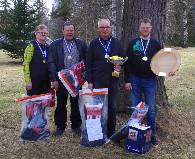 Etämetsänomistajien Liitto ry 2 (5) LOPPUTULOKSET naiset 2017 Sijoitus nimi Yhdistys Pisteet 1 Kangasmäki Katja Tampereen Seudun Metsänomistajat ry 136 2 Jaakonsaari Sirkka Hämeenlinnan Seudun