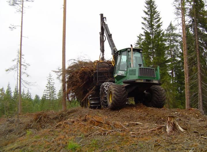 16 3.3.4 Metsäkuljetus ja puumäärän mittaus Metsäkuljetus on tärkeä ja kriittinen osa onnistunutta korjuuketjua (kuva 5).