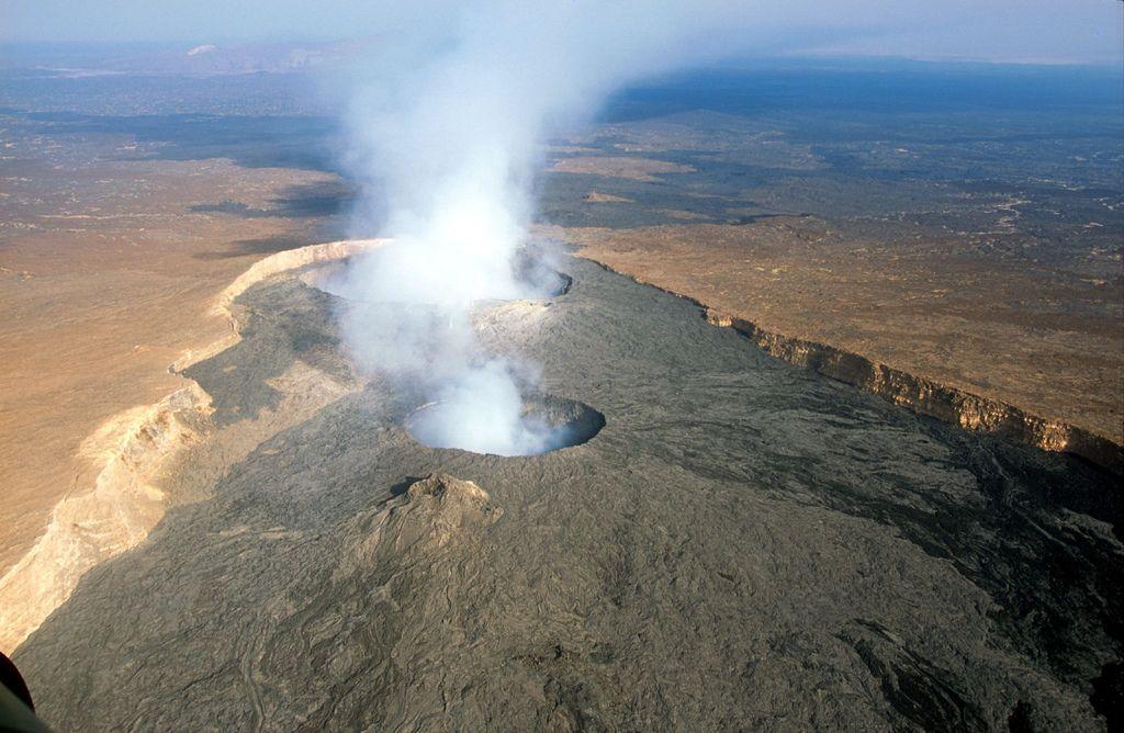 Kilpitulivuori (Erta Ale, Etiopia). Lähde: https://en.wikipedia.org/wiki/list_of_shield_volcanoes#/media/file:erta_ale.jpg 2.