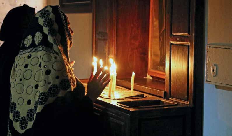 ULKOMAILTA Egyptin kristityt myöntävät huolen EIVÄT PELKOA Egyptin kristittyjen arki on sensaatiouutisotsikoista huolimatta edelleen normaalia kaikkialla muualla paitsi Pohjois-Siinailla.