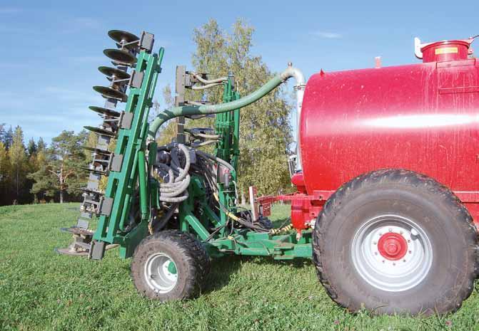 TEKNISET TIEDOT Kivi-Pekka kiekkomultain Työleveys 8m Paino 2480 kg Kääntökulma 25 suuntaansa 16 kpl jousitettuja parilautaspaketteja, yhteensä 32 lautasta 32 kpl erillistä
