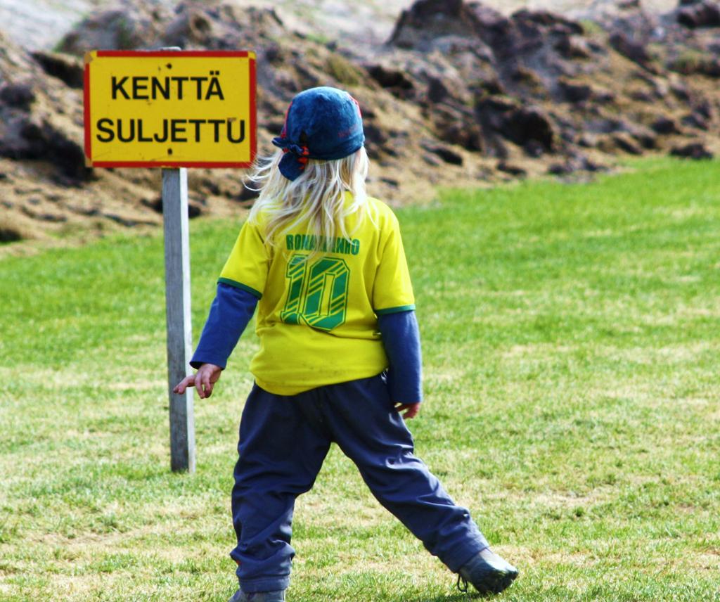 Sarjatoiminta Vaikka pelaajien näkyvimmät kehitysaskeleet ja läpilyönnit saavutetaan usein vasta valtakunnallisissa liiton sarjoissa, ovat piirin vanhemmat juniorisarjat ja miksei aikuisten ylimmät