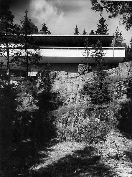 6. Villa Sjöbergin arkkitehtuuri ja sen taustavaikuttajat Villa Sjöberg julkisuudessa Villa Sjöberg herätti valmistuttuaan mielenkiintoa kotimaassaan ja myös Suomen ulkopuolella.