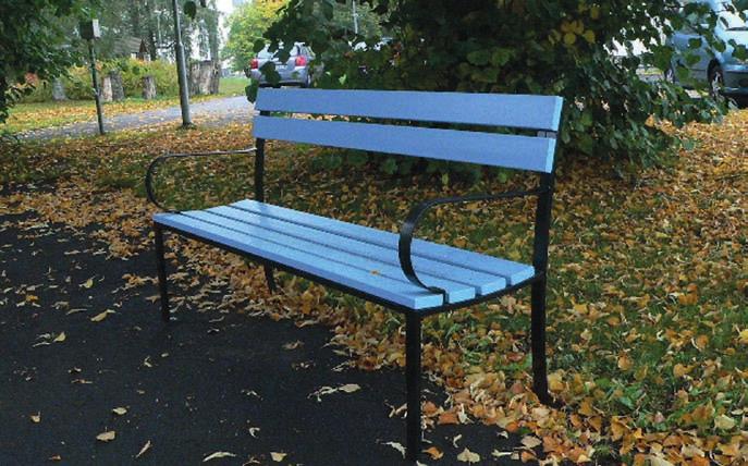 Visuaalisesti kevyeen, mutta kestävään teräsrunkoon yhdistetään lämpökäsiteltyä öljyttyä puuta, kuulto- tai peittomaalattua