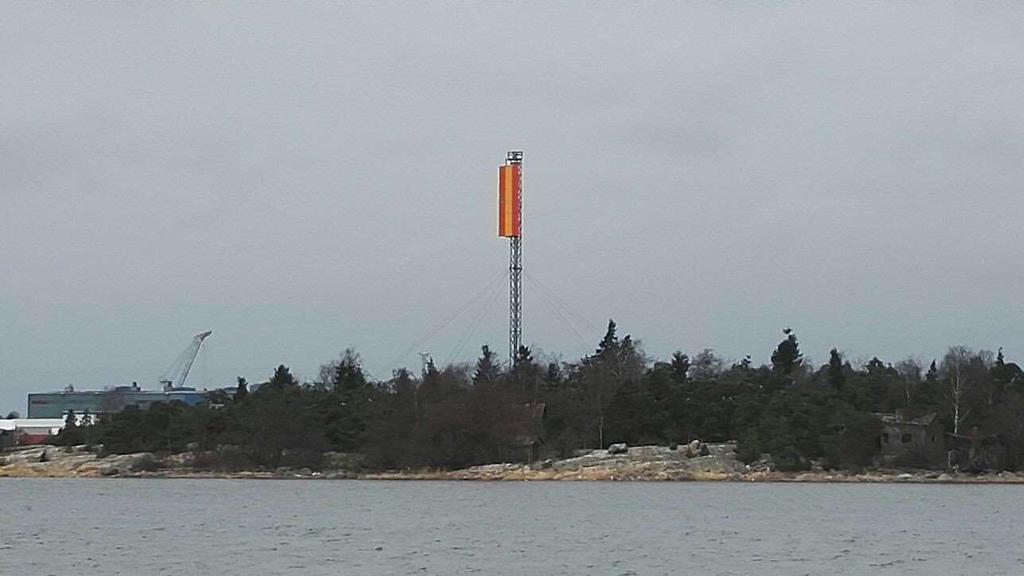 30 6.3 Linjamerkki Merellä väylän keskilinjan sijainnin osoittavat pareittain väylän suuntaisesti asennetut linjamerkit.