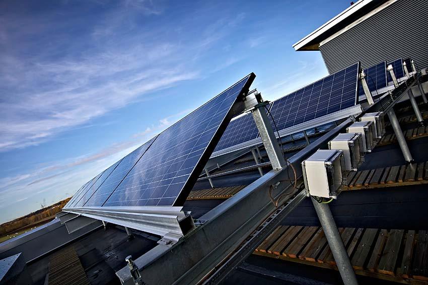 Erilaisia uusiutuvia energiamuotoja Viikin ympäristötalo. Kuva: Helsingin kaupungin aineistopankki, Rhinoceros Oy Hake uusiutuva sähkön- ja lämmönlähde.