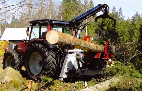 Ison 280 asteen kääntökulman ja sivuttaisliikkeen ansiosta kone on helppo ohjata käsiteltävän puun suunnan mukaisesti. Puupinojen väliksi saadaan 3,3 metriä kun konetta käytetään molemmin puolin.