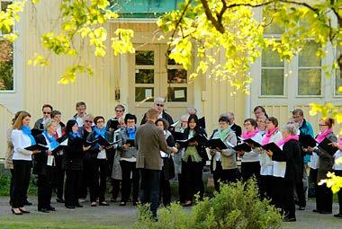 B 6 Silta 5/2017 Konsertt Kalevan kesäkuoro kaipaa laulajia Seurakunnan on hyvä tarjota mahdollisuus harrastaa vapaamuotoista laulantaa sitä janoaville.
