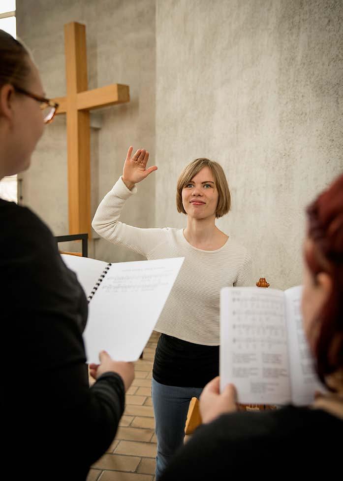 Riemullista musisointia, laulamista, yhdessä tekemistä, maalailee kanttori Kari Nousiainen.