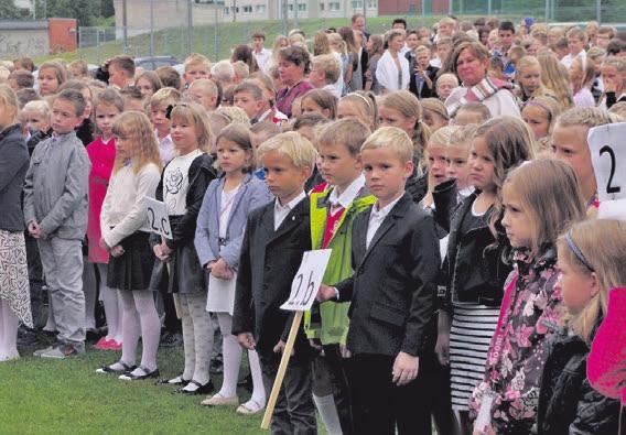 Kooli ajaloo kõige esimese aktuse avanud direktori Priit Jõe eestvedamisel ootas Muraste Kooli õpilasi lisaks möödunud aastal valminud uuele koolimajale ka täiesti uus särasilmne koolimeeskond, kes