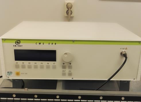11 3.1.5 Johtuvan radiotaajuisen häiriön sietotesti IEC 61000-4-6 Testin tarkoituksena on tutkia miten hyvin testattava laite sietää radiotaajuista johtuvaa häiriötä.