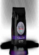 PROFESSIONELL ESPRESSO Pitch Black Espresso Voimakas ja täyteläinen tummapaahtoinen espressokahvi, jossa on intensiivisiä kaakaon, leivän, hedelmän ja kandeeratun pähkinän sävyjä.