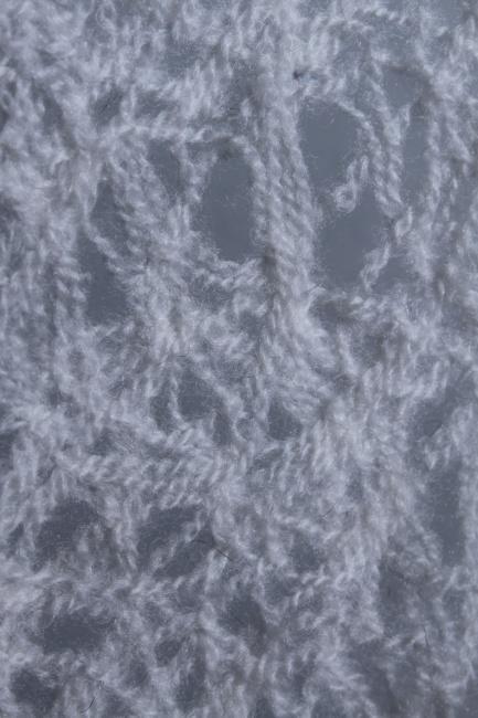 20 Kokeilu 6 Materiaali: Gjestal Spire, väri 300. Huovutus: 40 asteessa 45 minuuttia. Havainnot: Huopui hyvin. Sopii hyvin vaatteeseen. Minun tarkoitukseeni liian paksu lanka.