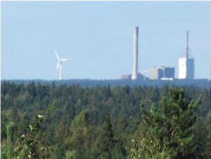 kuitenkaan häiritsemättä lajin pesintää. 9.5.1.2 Muuttolinnusto Uttermossan selvitysalueen kautta muuttavaa linnustoa seurattiin kevätmuuttokauden 2011 aikana kaikkiaan neljänä päivänä (8.4, 12.4., 21.