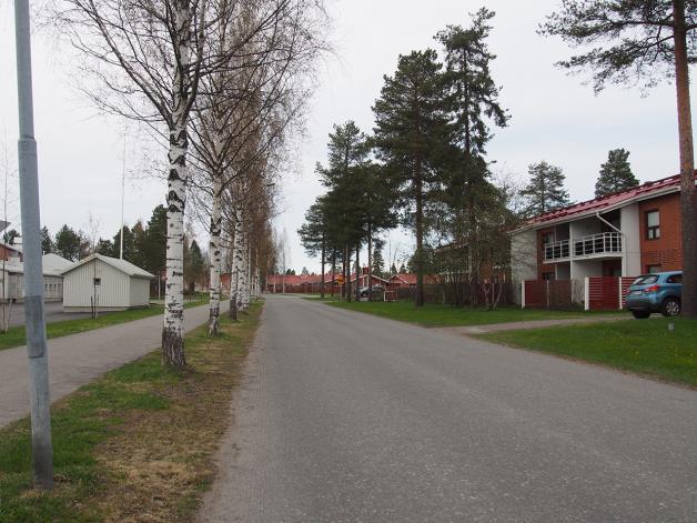 Sivu 9 564-2324 Asemakaavan muutos 6.6.2017, Knuutilankankaantie 15 Kuva 4. Näkymä Knuutilankankaantieltä Kuva 5. Knuutilankankaan koulu Kuva 6. Lähialueen rakennuksia Kuva 7.
