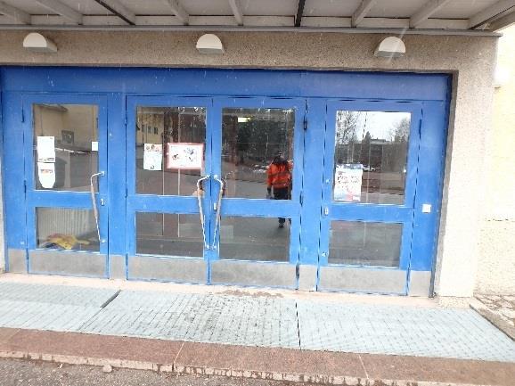 Ulkoseinärakenteet ovat aistinvaraisesti arvioiden tyydyttävässä kunnossa, julkisivussa havaittiin