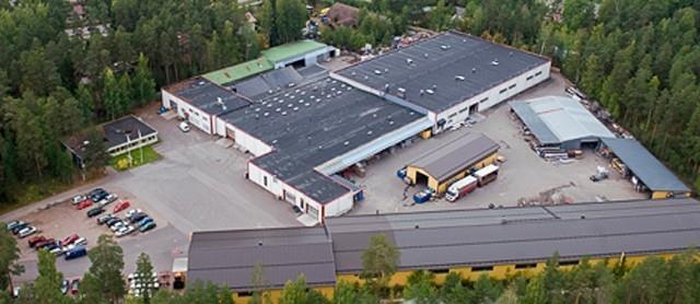 12 KUVA 1. Oriman tehdas (Orima Tuote Oy 2017c) 3.3 Tuotteet Oriman keskeisimpiä tuotteita ovat rakennusten sadevesijärjestelmät ja kattoturvatuotteet.