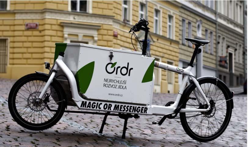 Jakelu/kalusto yrityksen omassa käytössä Ordr (Praha) Toimittaa pikaruokaa tavarapyörillä ravintoloista