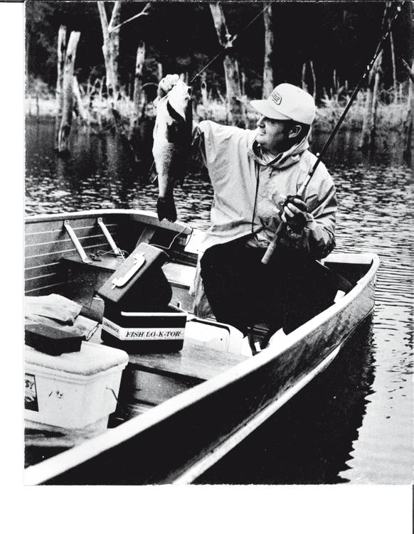 LOWRANCE 60 VUOTTA VESILLÄ SYNTYNYT LEGENDA Jokainen muistaa ensimmäisen kalansaaliinsa. Siima kiristyy. Vapa taipuu. Jännitys tiivistyy.