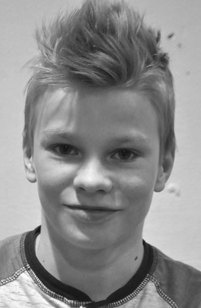 Tulin vaan tänne 4. Korkeushyppy 5. Ei 6. Ei 7. No reenataan ja välillä ei oikein onnistu niin se on huono juttu 8. En RUUTIRYHMÄ 1. Pieta Martikainen 2. 14 v.