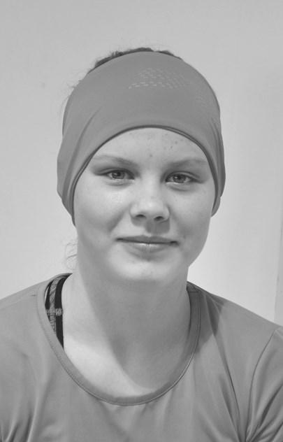 Eniten kiinnostaa seiväs. Tykkään myös paljon korkeudesta. 5. Harrastan pianon soittoa. 6. Ei ole 7. Harkoissa tosi kivaa on kun temppuillaan ja voimistellaan.