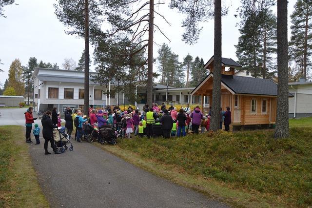 liittyviä muisteluja. Perinteen keruussa ja tallennuksessa ovat entiset ja uudet aktiiviset yhteistyökumppanit olleet suurena apuna.