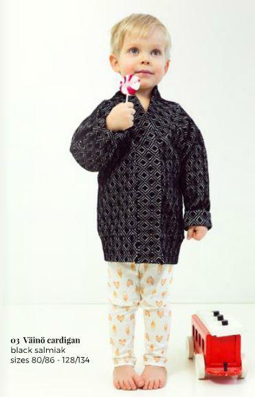 24 Kuvio 7. Collegetakki hihat käännettynä MUKA VA mini -lookbookissa (MUKA VA Oy 2015). Mikään tuotteista ei ole vuoritettu, joten en tehnyt varsinaisia vuorin kaavoja.