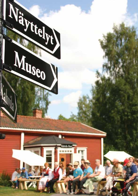 Aitoissa on esillä vaihtuvia kuvataide- ja käsityönäyttelyitä, yhdessä aitoista toimii omatoimiverstas kaikille nikkaroinnista kiinnostuneille.