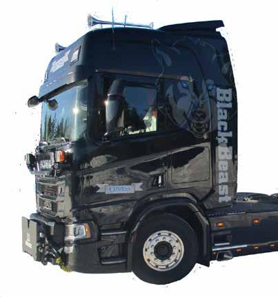 Nyt 30 vuotta myöhemmin Örjan ajaa viisi vuotta vanhaa Scania R560 -autoa Huldtmans Transport -yrityksen toimeksiannosta. Aurausta ja hiekoitusta talvisin ja teiden kunnossapitoa Peabille kesäaikaan.