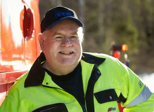 Aurattavaa tietä on noin 65 kilometriä. Lisäksi auraan joitain pikkuteitä Timråssa. Joustava teränpidike antaa myöten sekä ylös- että taaksepäin. Se on hyvä asia, ja aura myös seuraa hyvin tienpintaa.