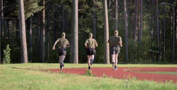 Kuntoon ennen inttiä Teksti: Alec Neihum Kuva: Heidi Tuomola Varusmiespalvelus ei vaadi kunnon osalta terveeltä nuorelta ihmesuorituksia.