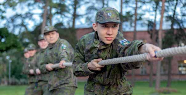 Via uppbåden till tjänstgöringen en värld av möjligheter Text: Ruotuväki Bild: Iiro Hirvimäki Din första beröring med armén kommer att vara uppbåden som förrättas mellan augusti och december beroende