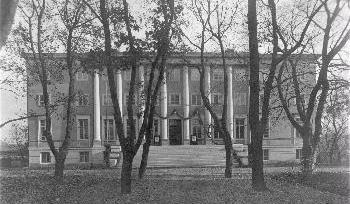 2.8 Itsenäistyminen 1910 1920-luvut Ensimmäisen maailmansodan aiheuttama inflaatio ja rakennustarvikkeiden noussut hinta hiljensi rakentamisen pitkälle 1920-luvun alkuun 1.