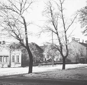 rakennuksia Kirkkokadun puolella vuonna 1928 (kuva: Hannu Rantakallio, Vapriikin  15. Tampereen teatteri 1913 (Kauno S.