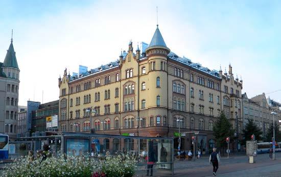Raatihuone (8) 1890 Georg Schreck Raatihuone sijaitsee tontilla, joka varattiin sille jo Tampereen perustamisasemakaavassa. Georg Schreck suunnitteli rakennuksen ja se valmistui vuonna 1890.