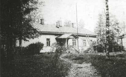 Sanat salakuljetettiin Suomeen ja marraskuussa 1917 Sibelius sävelsi Jääkärimarssin kolmessa päivässä suuren isänmaallisen hengen vallassa. Halosenniemessä tehtiin töitä, kuten lähes aina.