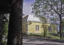 Kuukausimaksu vaihtelee kymmenistä euroista satoihin euroihin riippuen teoksen arvosta ja maksuajasta.