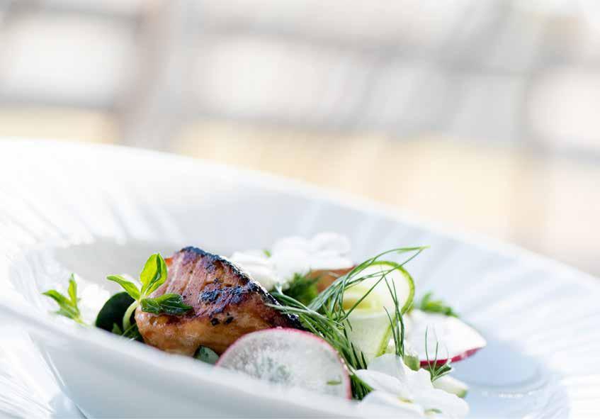 KRAPIN KESÄSSÄ Makumatka Suomenkarjaan Eläköön 100-vuotias Suomi-menu läpi juhlavuoden Krapihovin kesäpöytä 1.6. - 29.8. "On syytä nostaa suomenkarja sen ansaitsemaan arvoonsa.