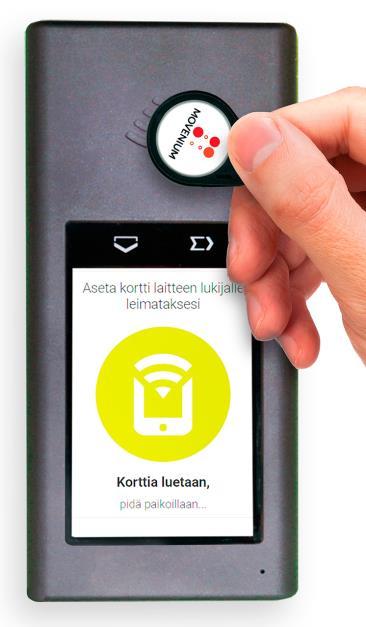 Näytä RFID:tä laitteen lukijalle.