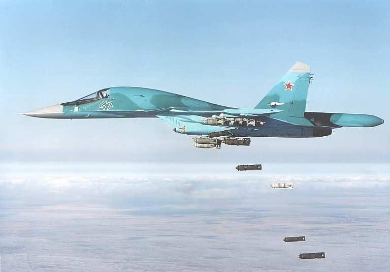 51 SU-34 Fullback pohjautuu SU-27 hävittäjään. Su-34 on huomattavasti kehittyneempi rynnäkköpommittaja kuin SU-24. SU-34 voidaan luokitella jopa monitoimihävittäjäksi.