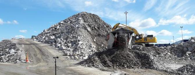 3. Mittaus, Vanha Talvitie 13 / Hermannin Rantatie 14 (sisäpiha) Lämpötila: +17,4 ºC Tuulensuunta: etelätuuli (182 ) Tuulenvoimakkuus: 4,2 m/s (puuskittaista) Sademäärä: 0 mm Ilmapaine: 1015,2 hpa